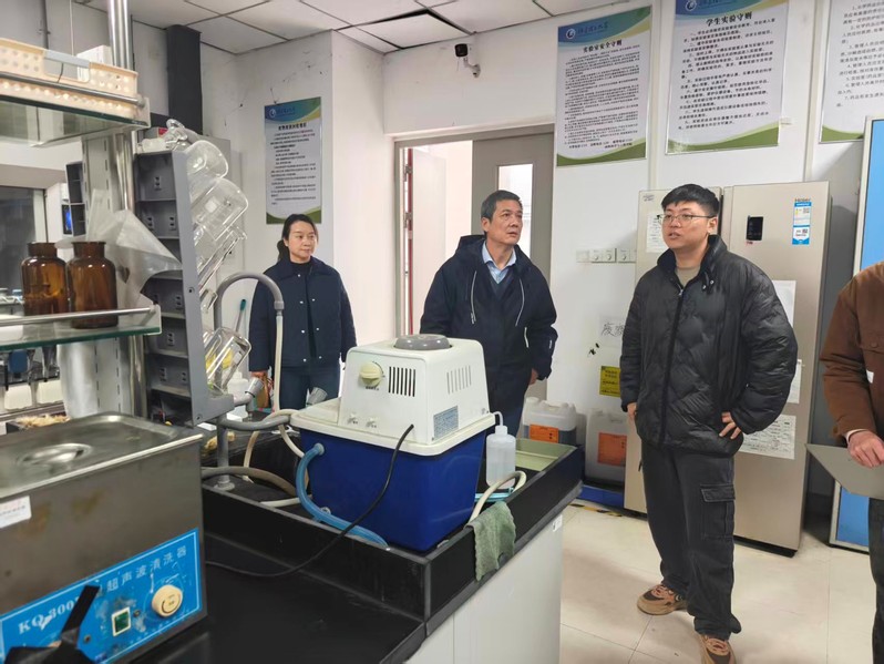 材料学院开展元旦节前实验室安全...