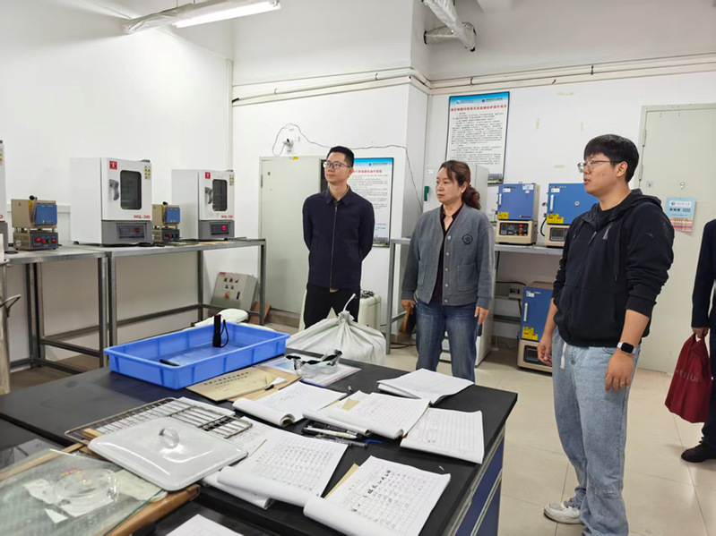 材料学院开展五一节前实验室安全...