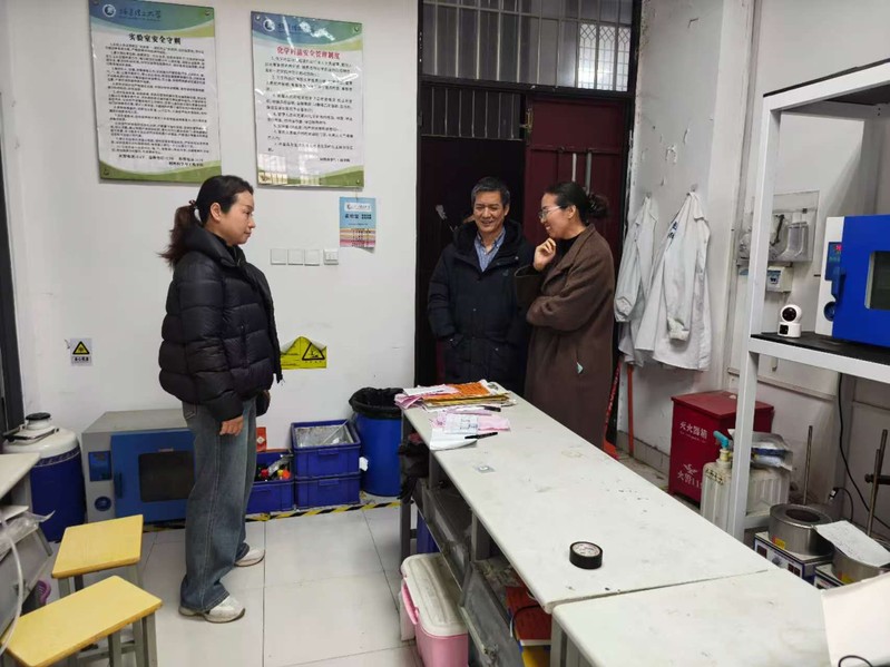 材料学院开展寒假前实验室安全检...